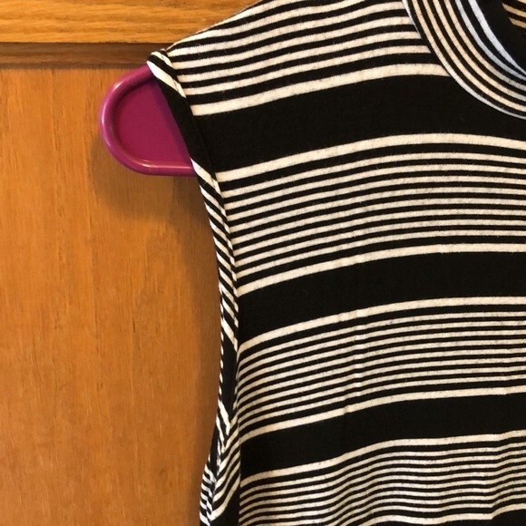 Kristin Nicole Sleeveless dress size small black and white stripped - Picture 2 of 7
